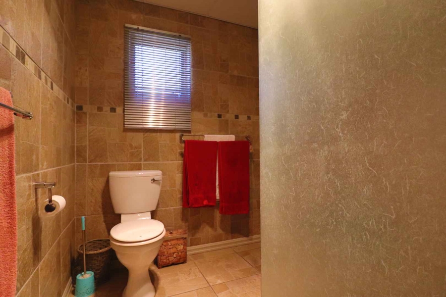 5 Bedroom Property for Sale in Sanddrift Western Cape